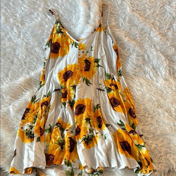 Set 2 Sundresses Floral prints Sunflowers Carnations Very Soft Size Medium - Picture 3 of 5
